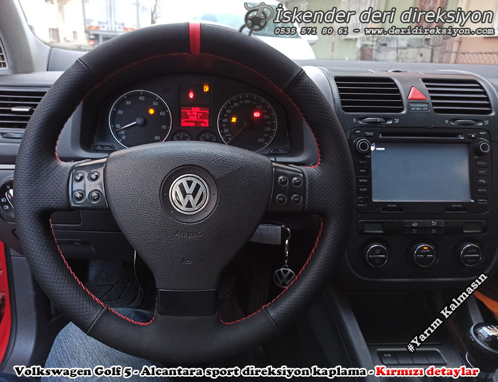 Bu görsel boş bir alt niteliğe sahip; dosya adı Volkswagen-Golf-5-Alcantara-sport-direksiyon-kaplama-Kirmizi-detaylar-2.jpg